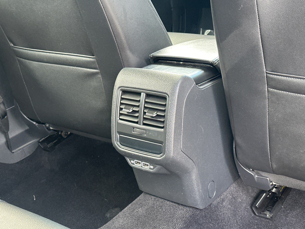 2021 Volkswagen Passat Image 24