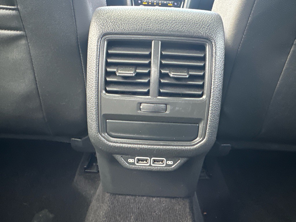 2021 Volkswagen Passat Image 25