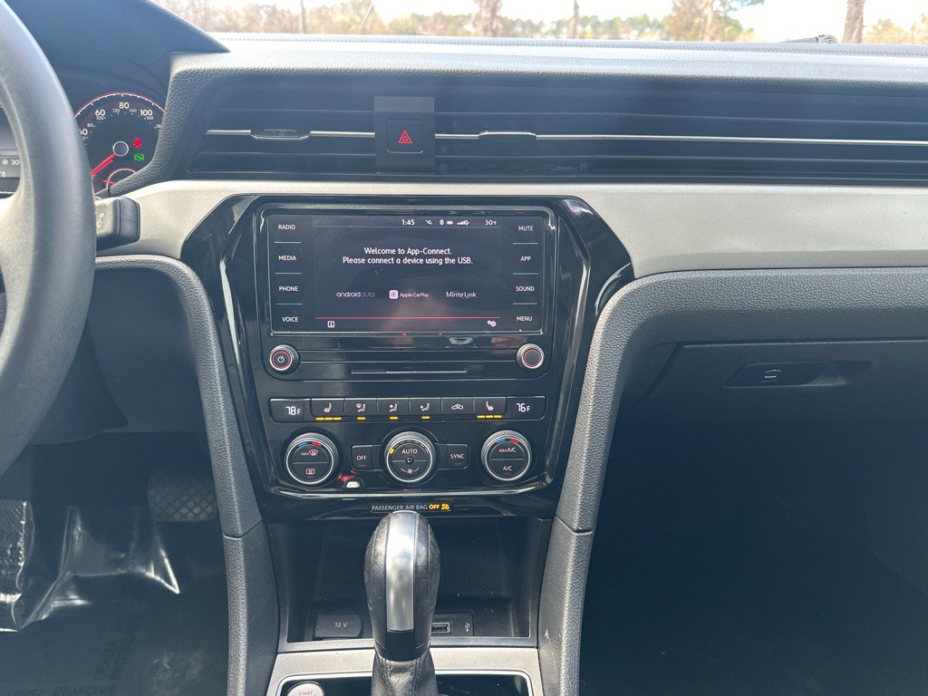 2021 Volkswagen Passat Image 30