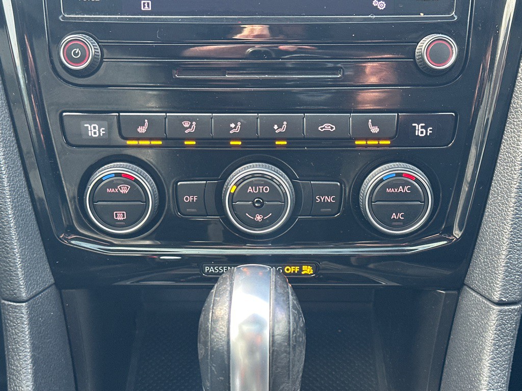 2021 Volkswagen Passat Image 31