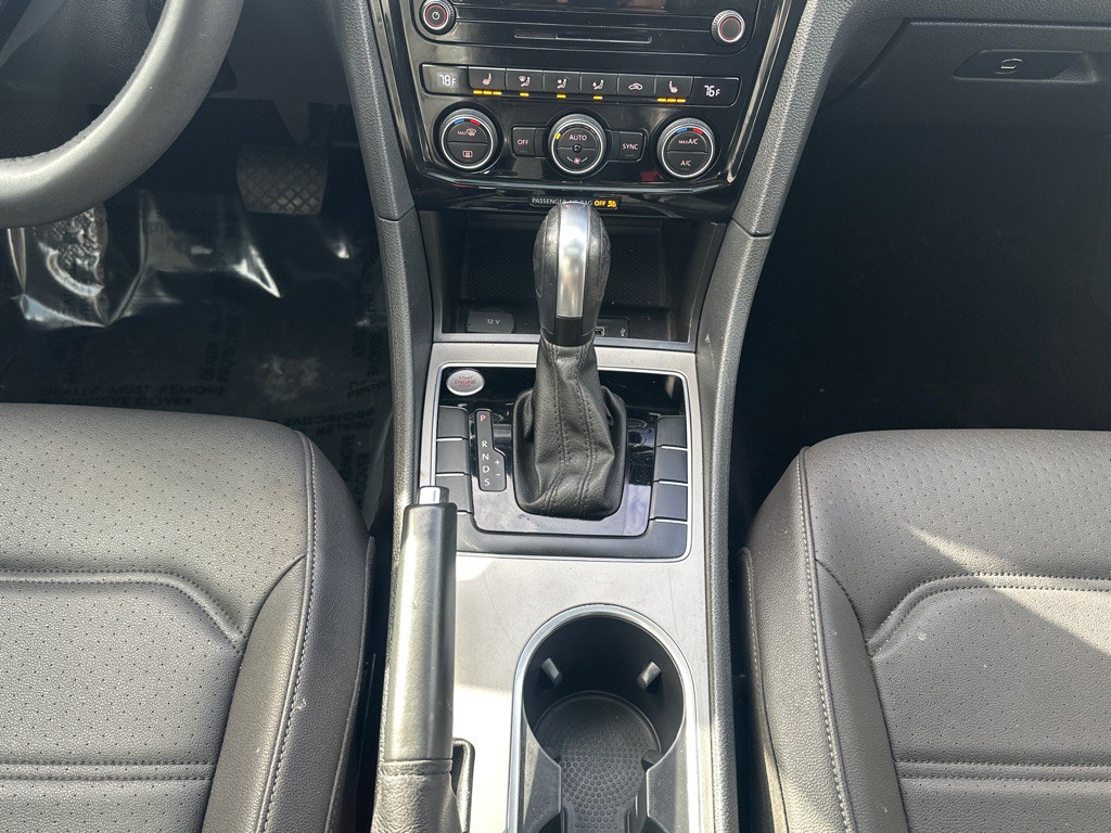 2021 Volkswagen Passat Image 34