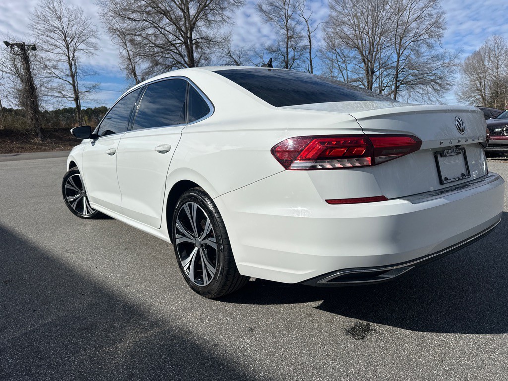 2021 Volkswagen Passat Image 38