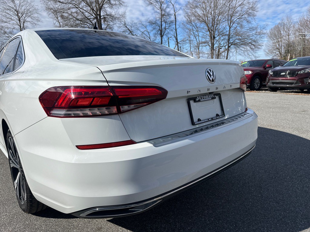 2021 Volkswagen Passat Image 39