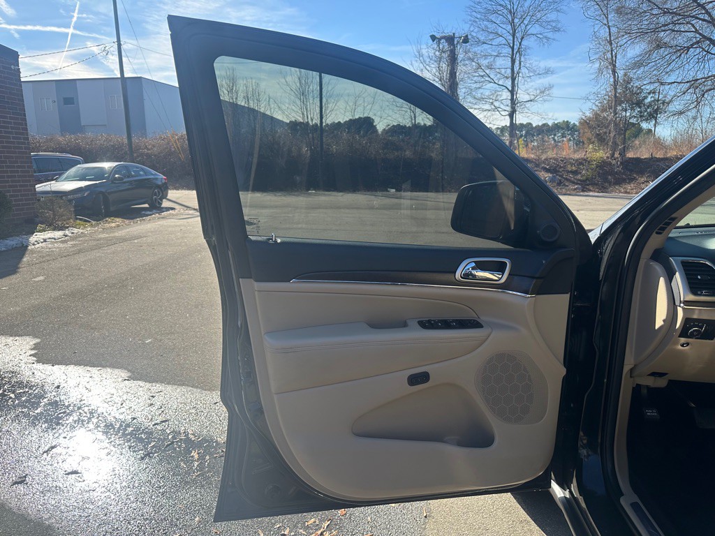 2017 Jeep Grand Cherokee Image 9