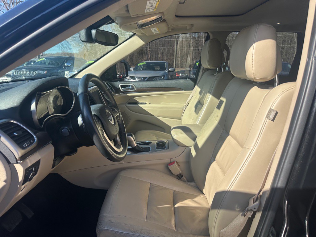 2017 Jeep Grand Cherokee Image 12