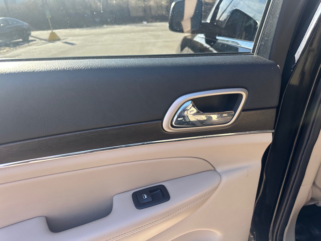 2017 Jeep Grand Cherokee Image 15