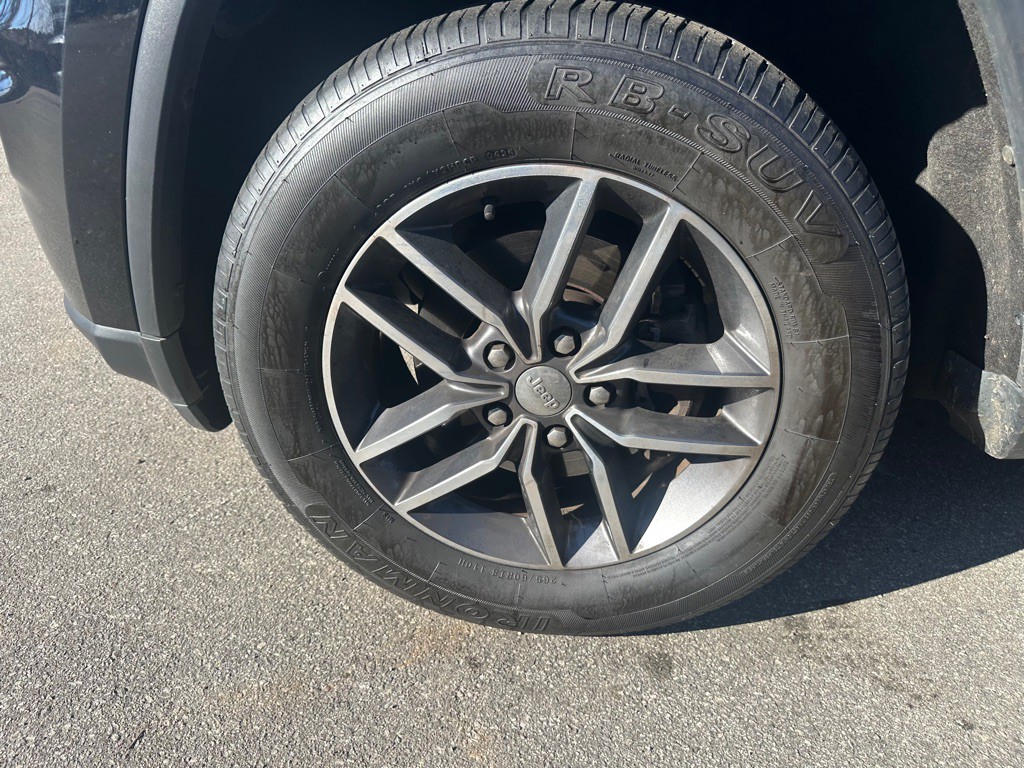 2017 Jeep Grand Cherokee Image 35