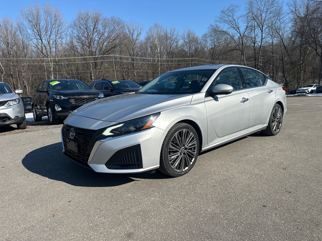 2023 Nissan Altima Image 2