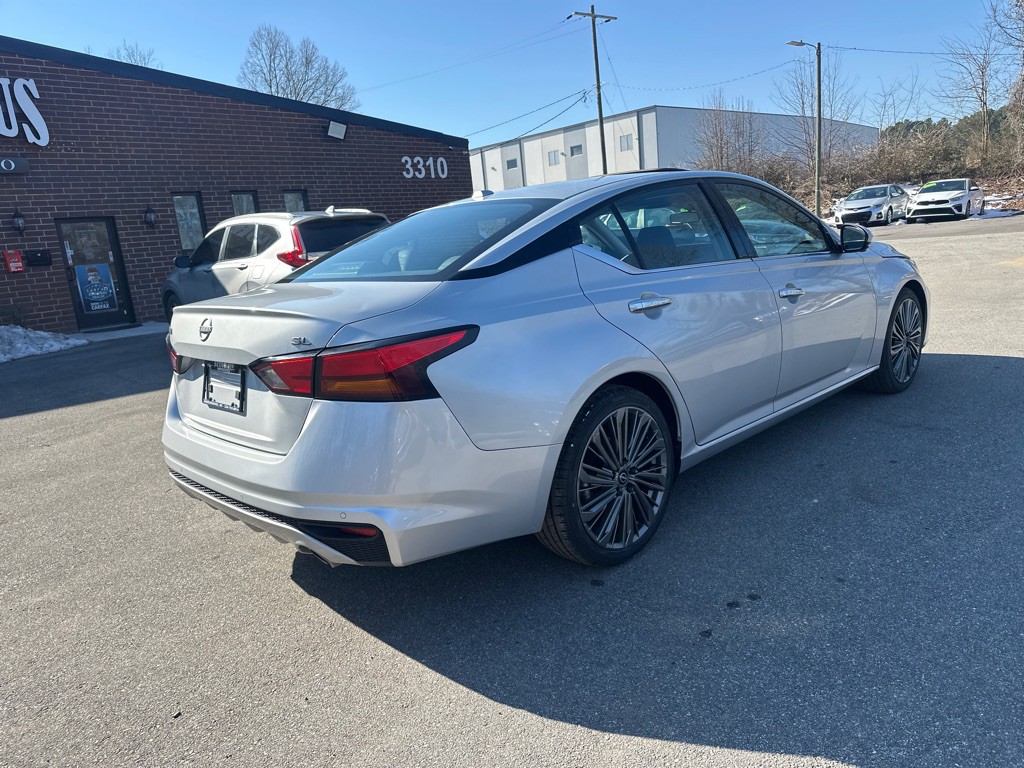2023 Nissan Altima Image 7