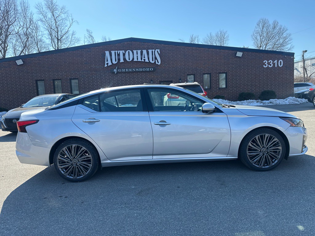 2023 Nissan Altima Image 8