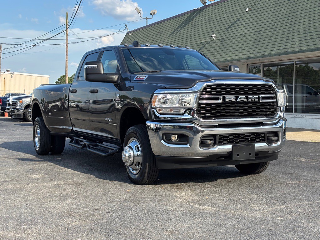 2024 RAM 3500 Image 3
