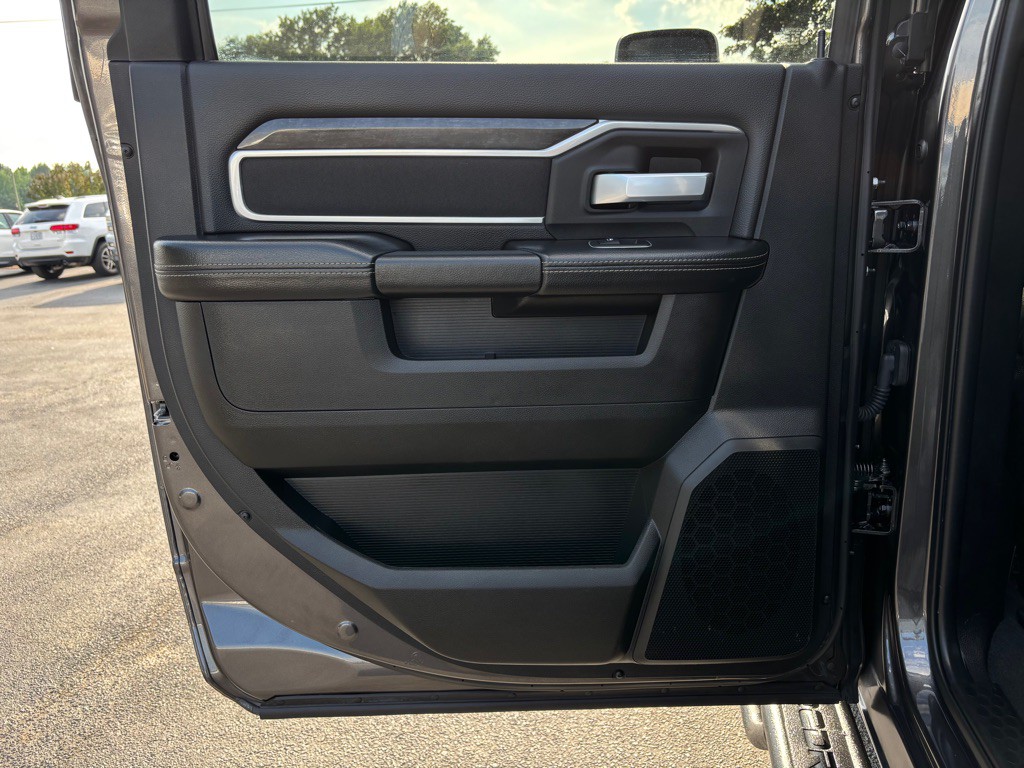 2024 RAM 3500 Image 21