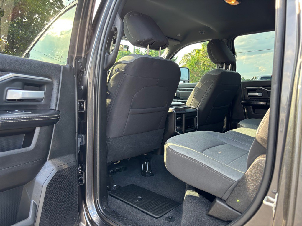 2024 RAM 3500 Image 25