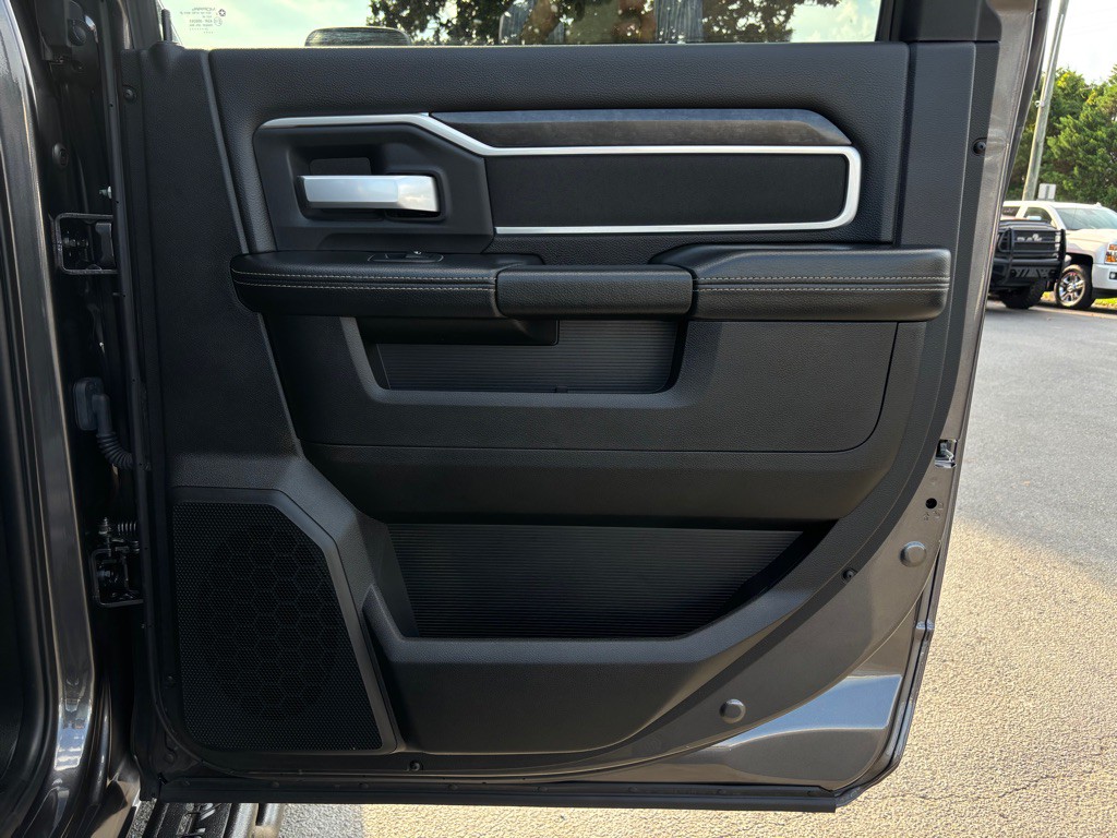 2024 RAM 3500 Image 28