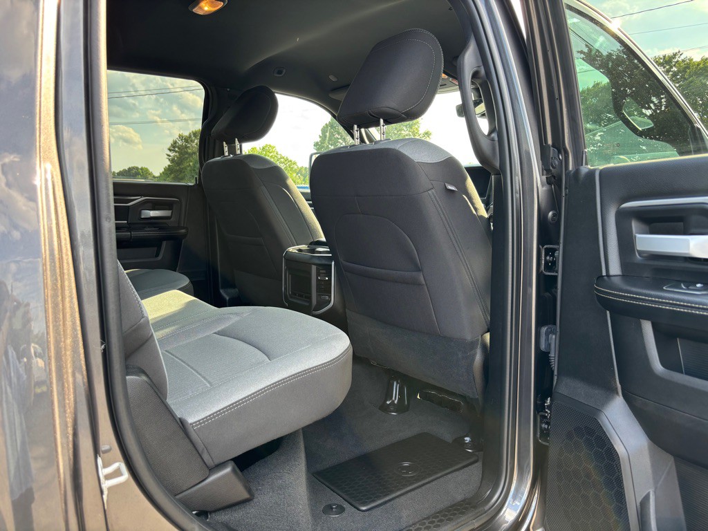 2024 RAM 3500 Image 30