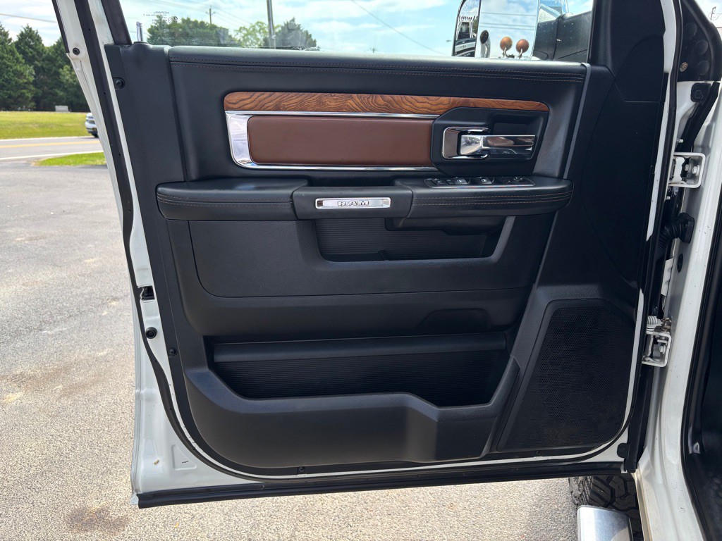 2017 RAM 3500 Image 16