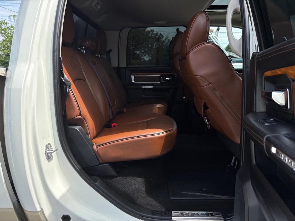 2017 RAM 3500 Image 32