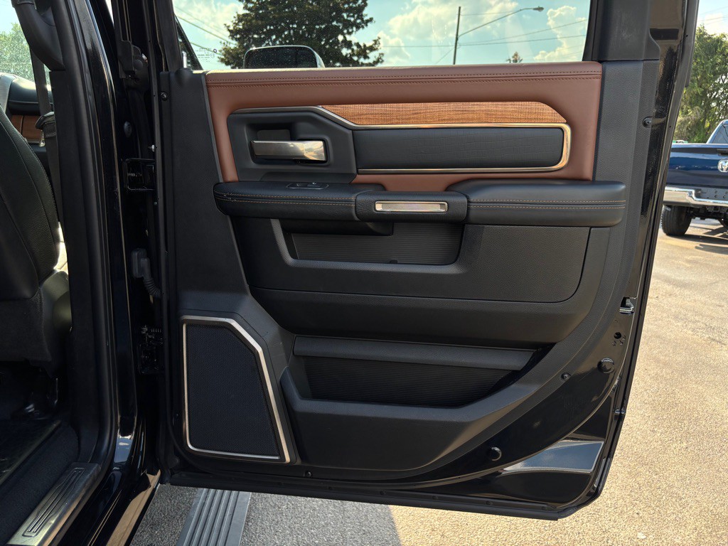 2020 RAM 3500 Image 36