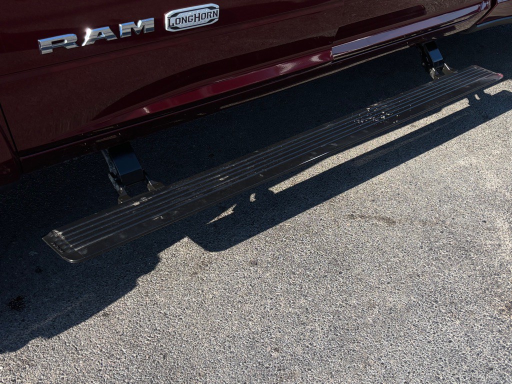 2021 RAM 3500 Image 17