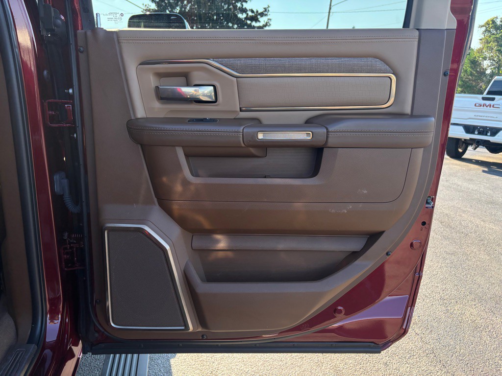 2021 RAM 3500 Image 38