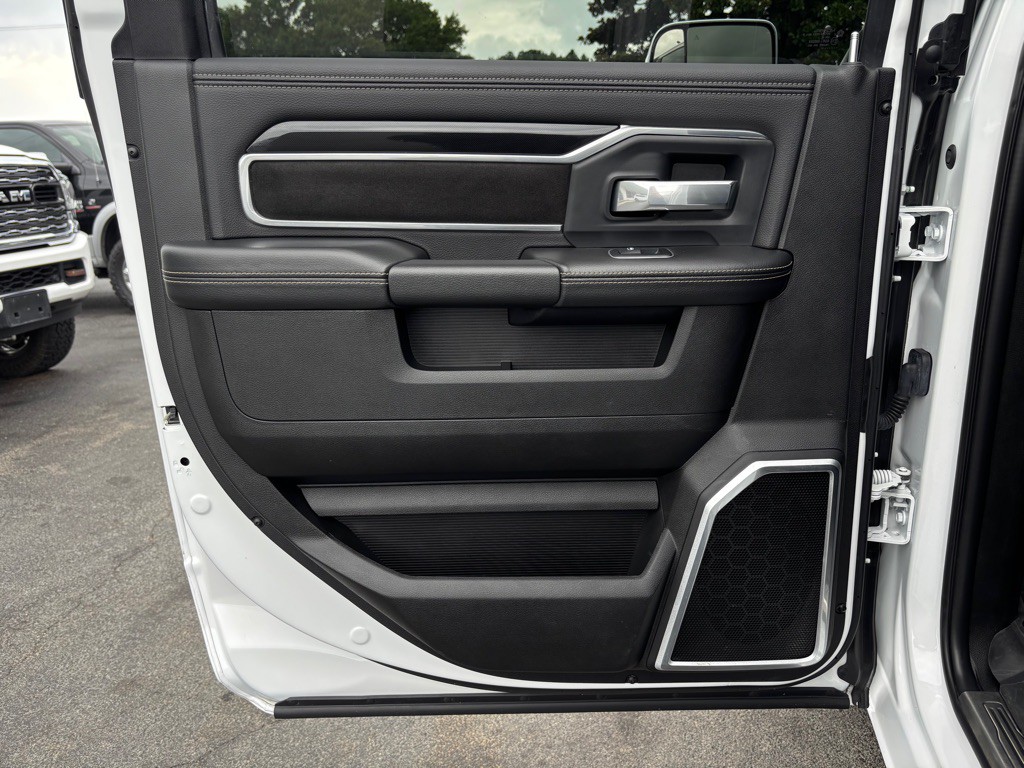 2021 RAM 3500 Image 24