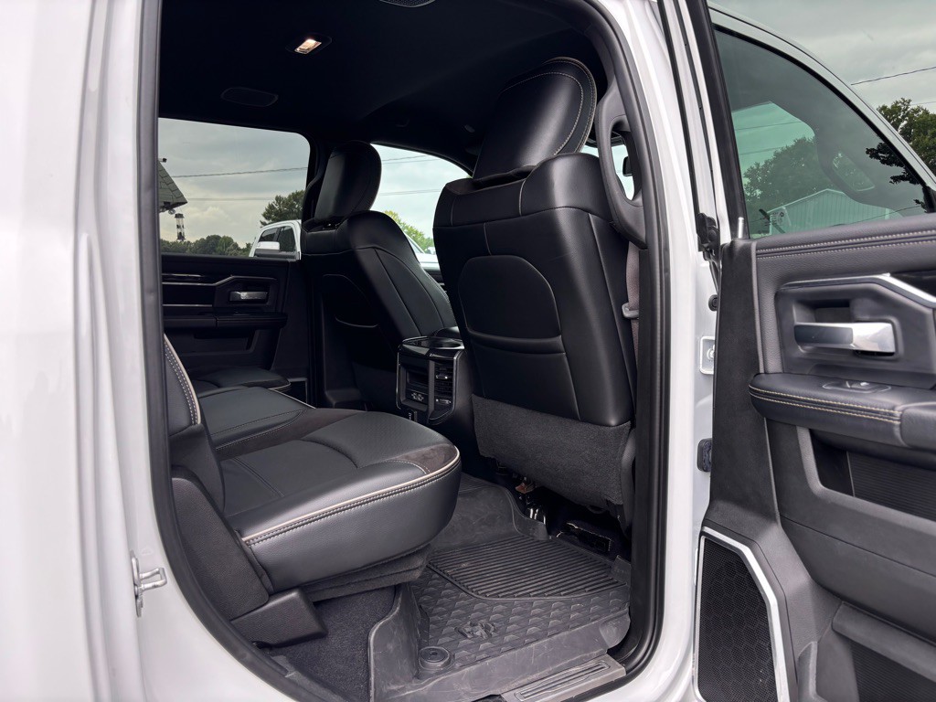 2021 RAM 3500 Image 36