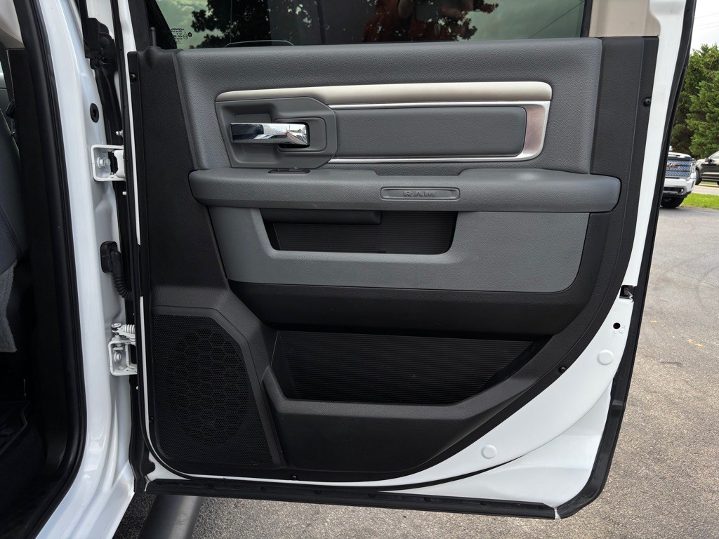 2018 RAM 3500 Image 28