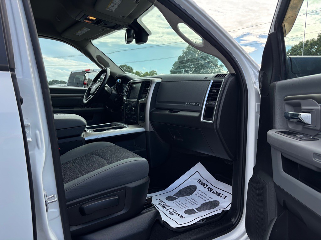 2018 RAM 3500 Image 33