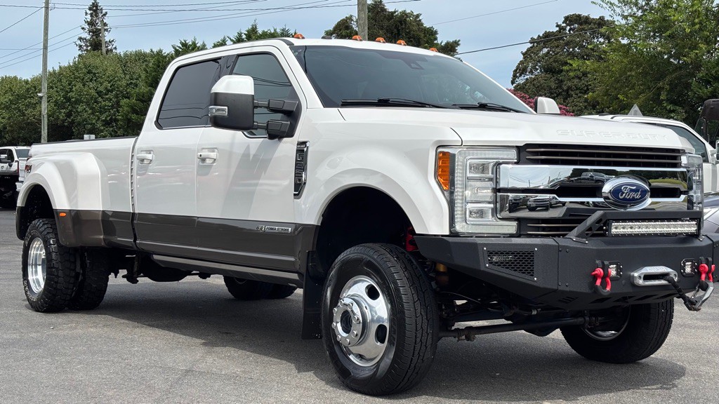 2017 Ford F-350 Image 1