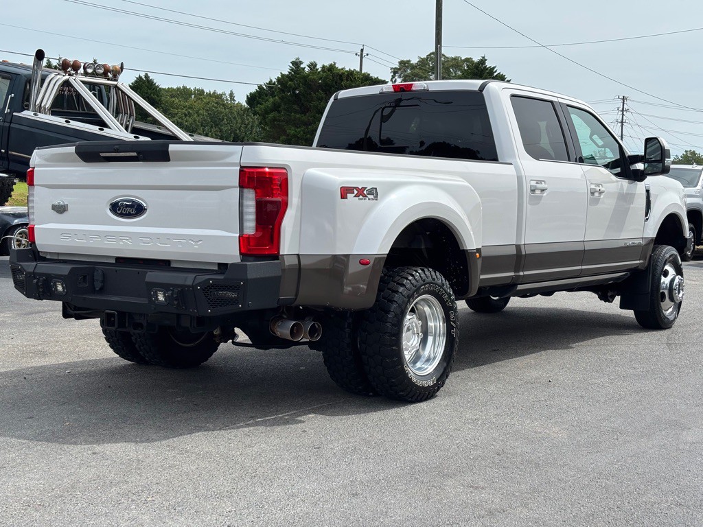 2017 Ford F-350 Image 4