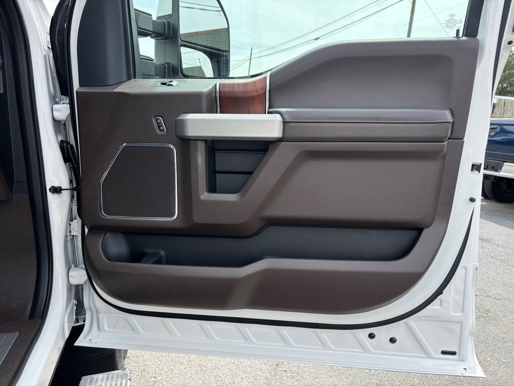 2017 Ford F-350 Image 30