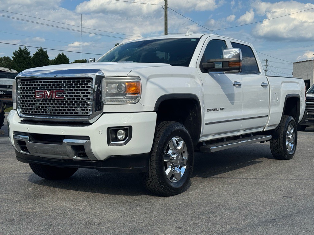 2015 GMC Sierra Image 1