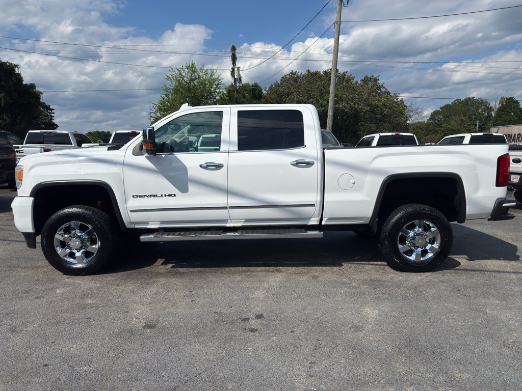2015 GMC Sierra Image 2