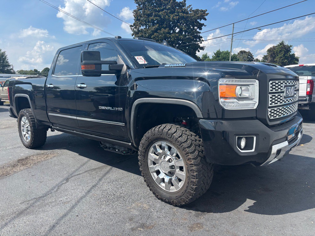 2019 GMC Sierra Image 2