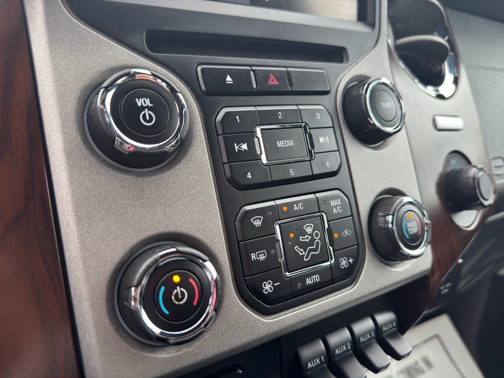 2015 Ford F-350 Image 24