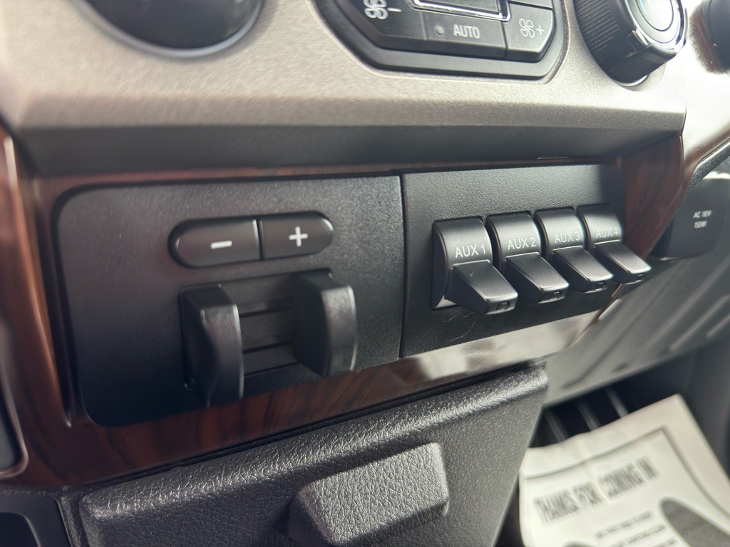 2015 Ford F-350 Image 25