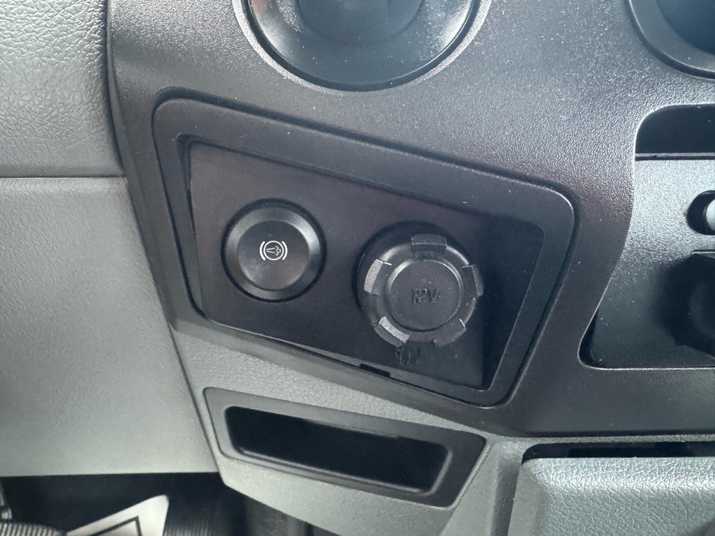 2016 Ford F-350 Image 28