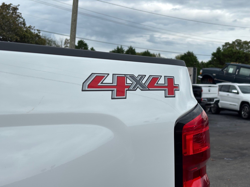 2017 Chevrolet Silverado 1500 Image 12