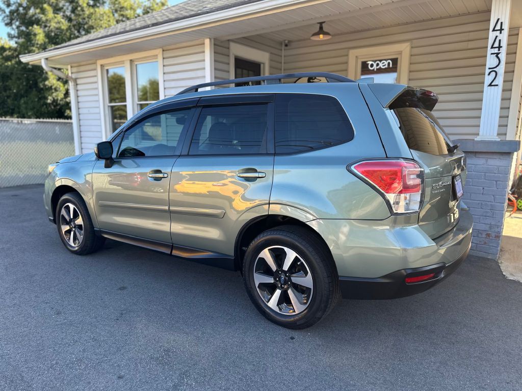2017 Subaru Forester Image 2