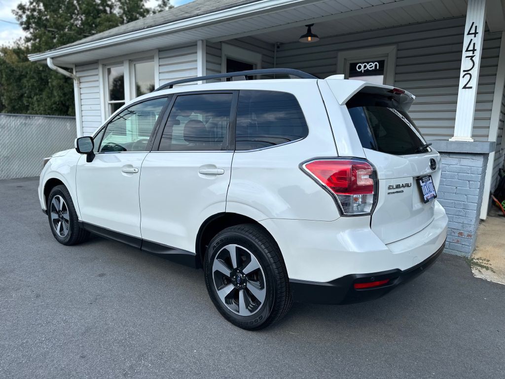 2018 Subaru Forester Image 2