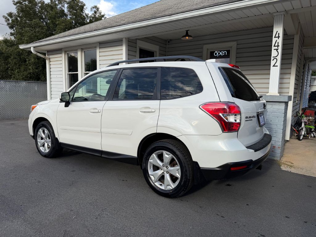 2016 Subaru Forester Image 2