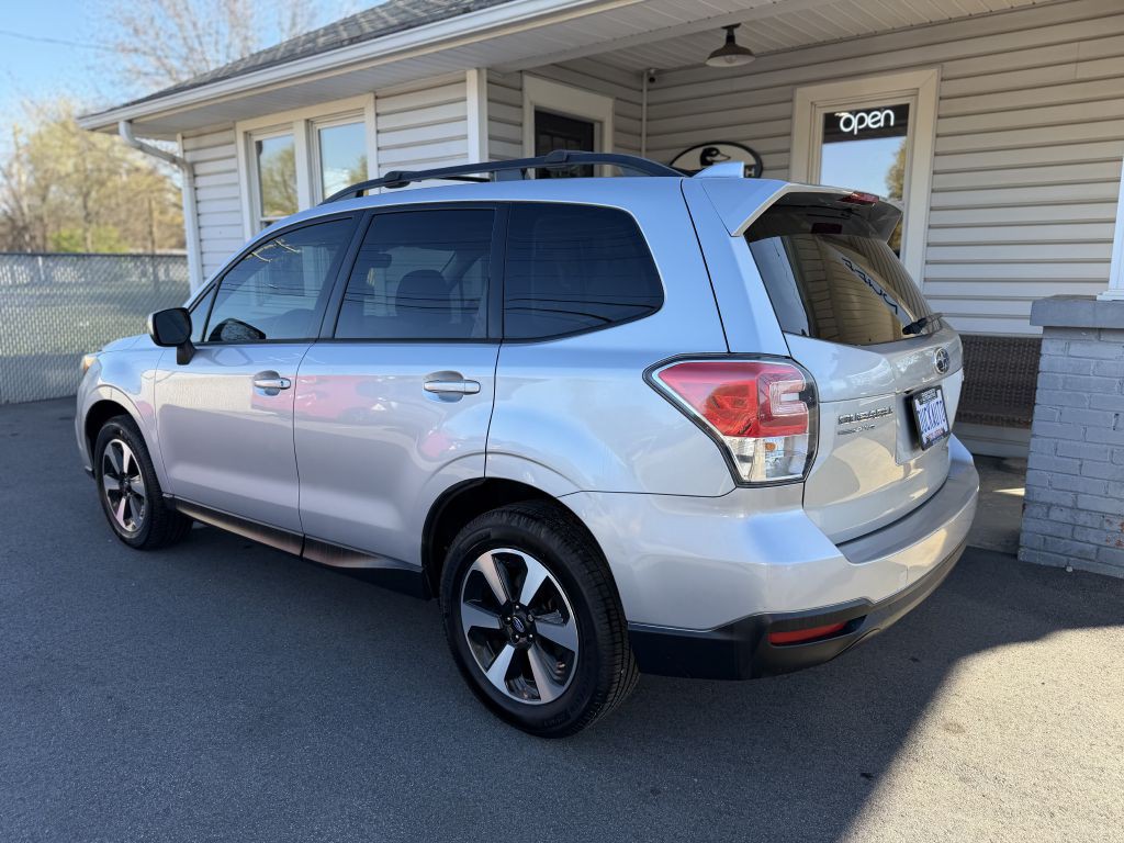 2017 Subaru Forester Image 2