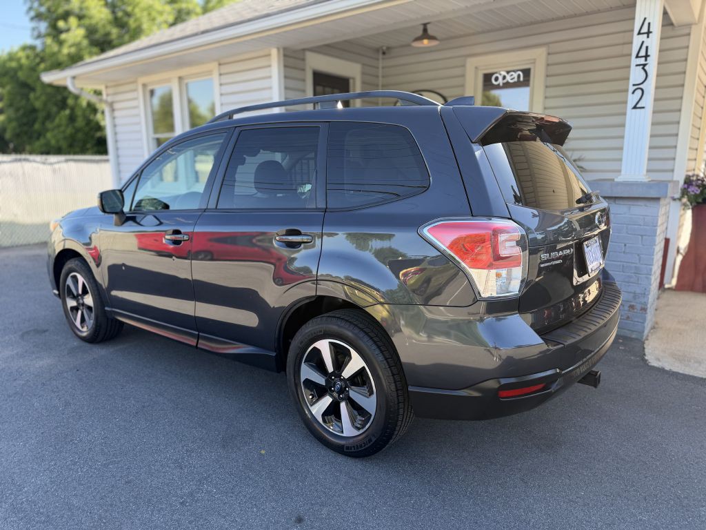 2017 Subaru Forester Image 2