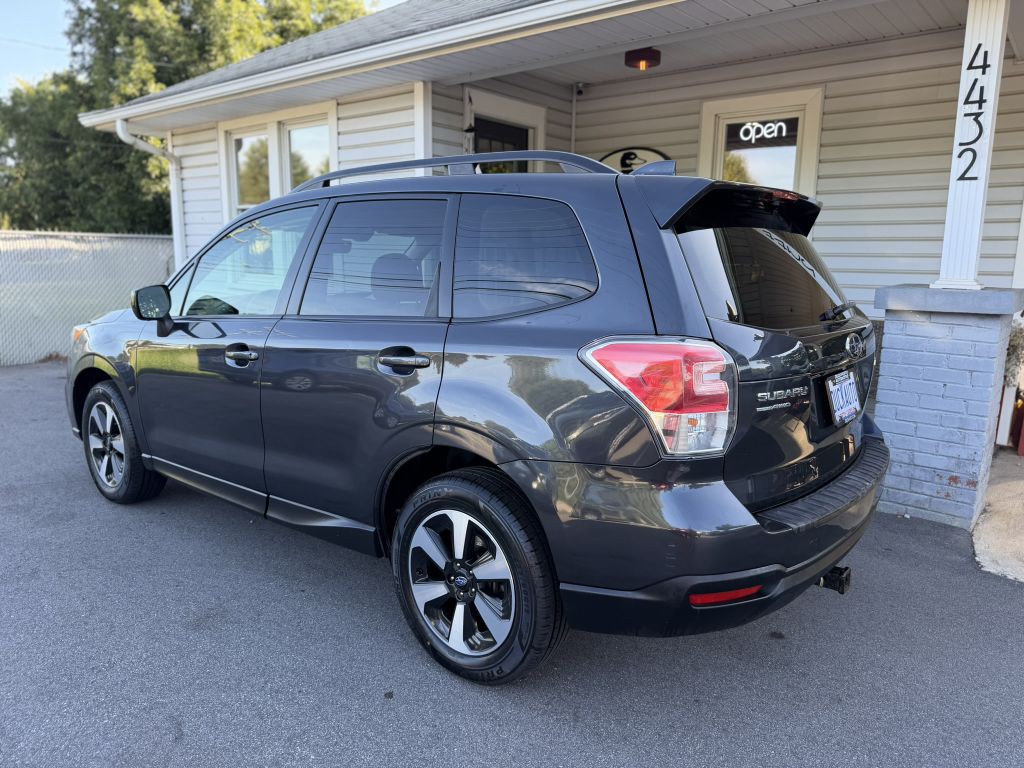 2017 Subaru Forester Image 2