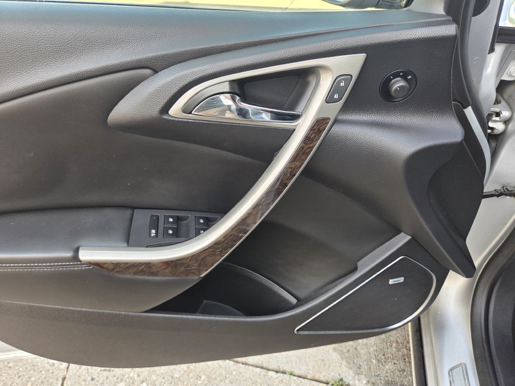 2012 Buick Verano Image 6