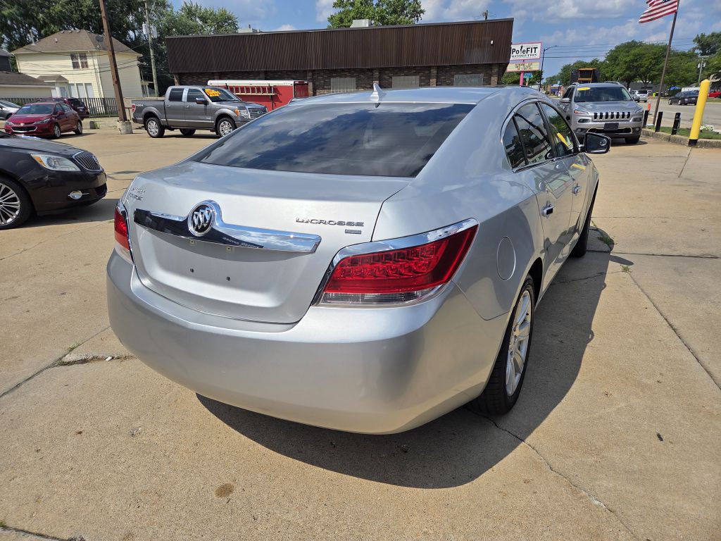 2011 Buick Lacrosse Image 3