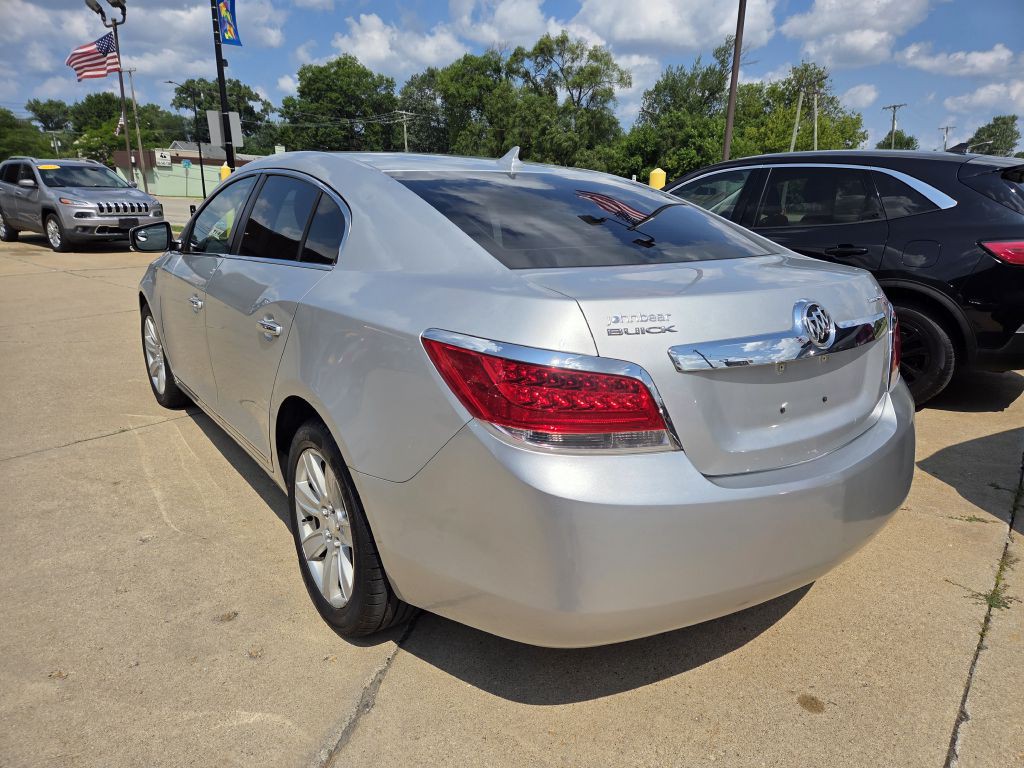 2011 Buick Lacrosse Image 4