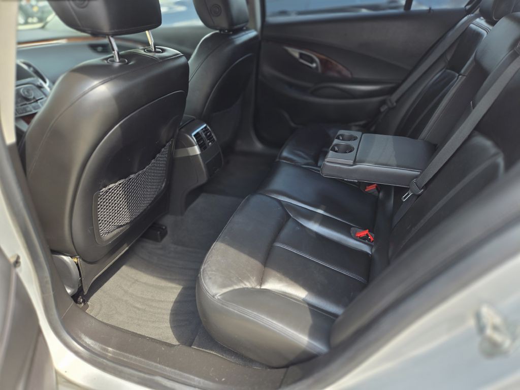 2011 Buick Lacrosse Image 18