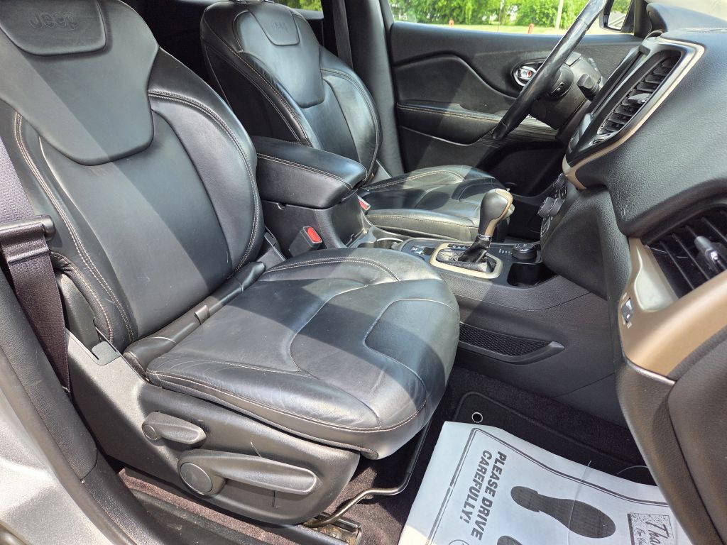 2017 Jeep Cherokee Image 16
