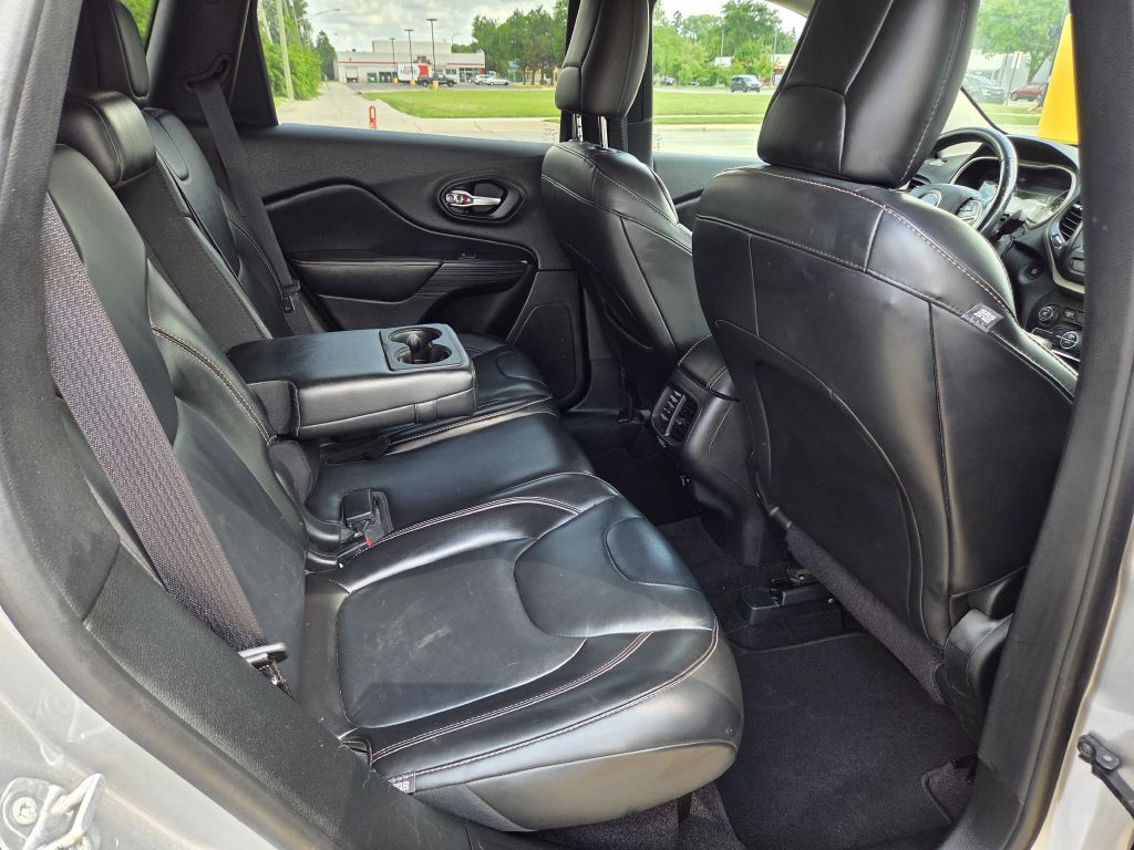2017 Jeep Cherokee Image 18